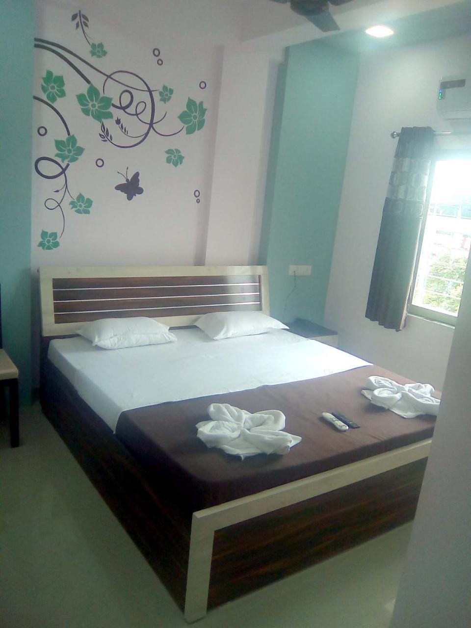 Neelisha River Front Inn Kankavali Ngoại thất bức ảnh